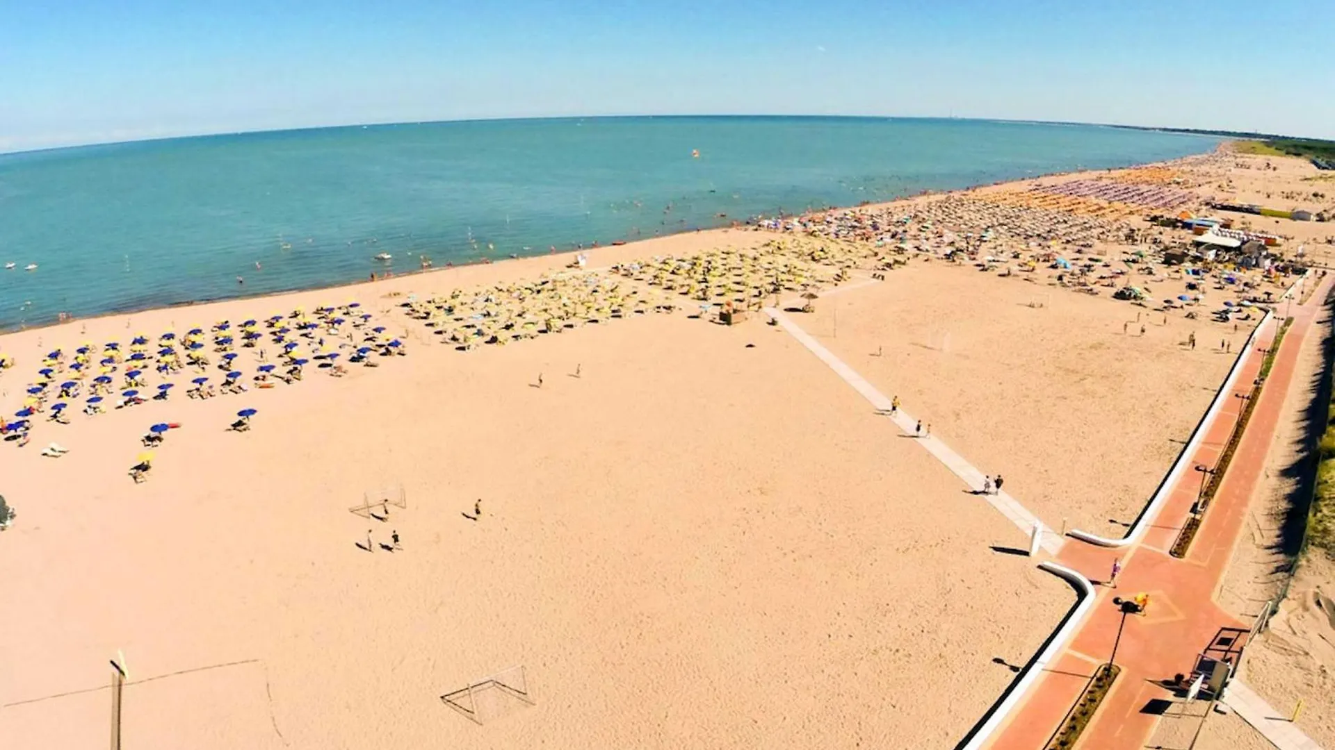 Poolside Getaway Seaside Flat In Rosolina Rosapineta